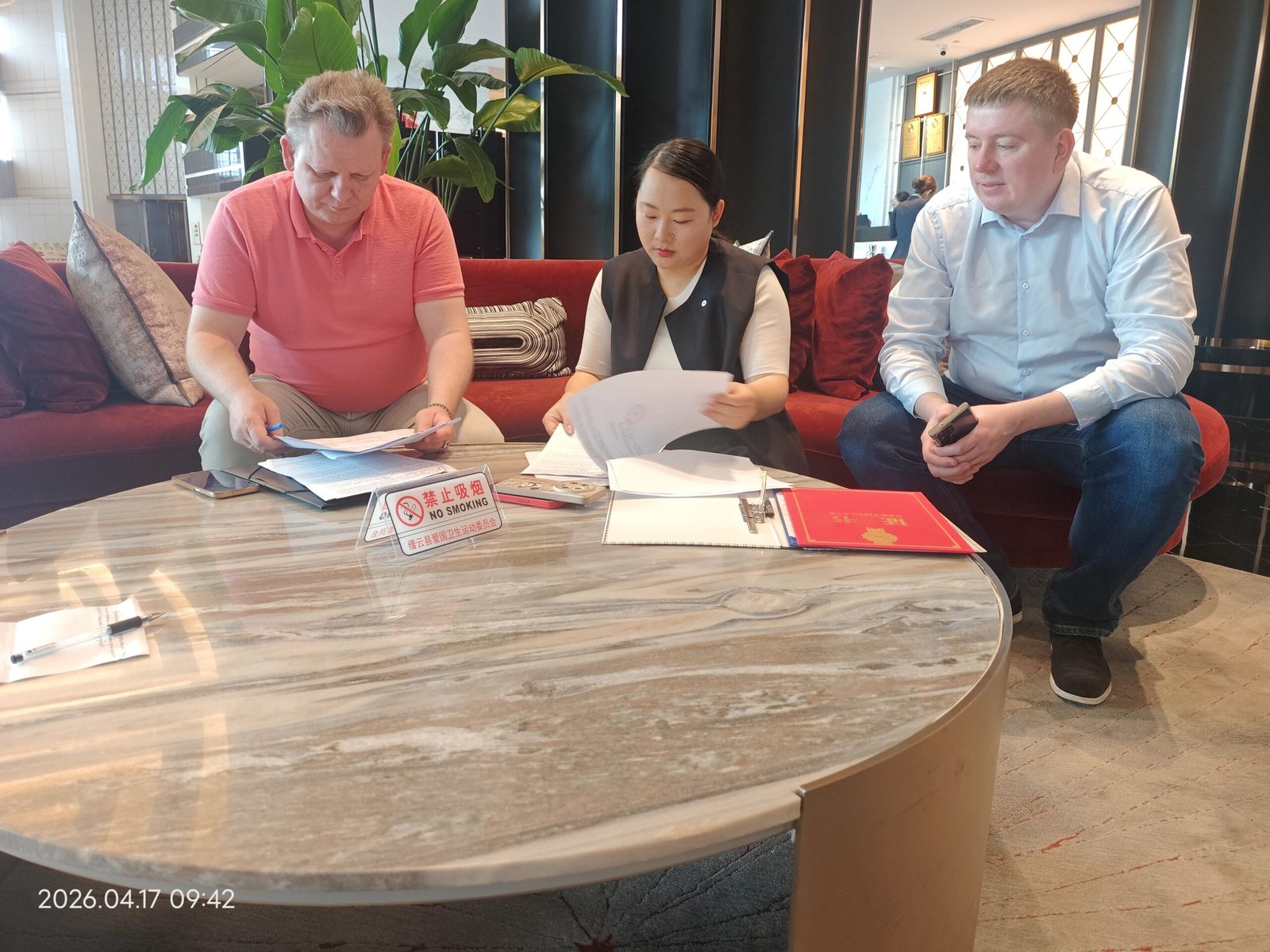 Ukraine customer signing new cooperation agreement with YF Yinfeng